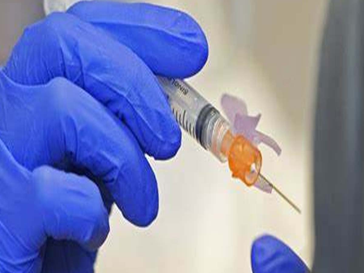 అమెరికాలో వ్యాక్సిన్ ర‌చ్చ‌… వ్యాక్సిన్ తీసుకోకుంటే…