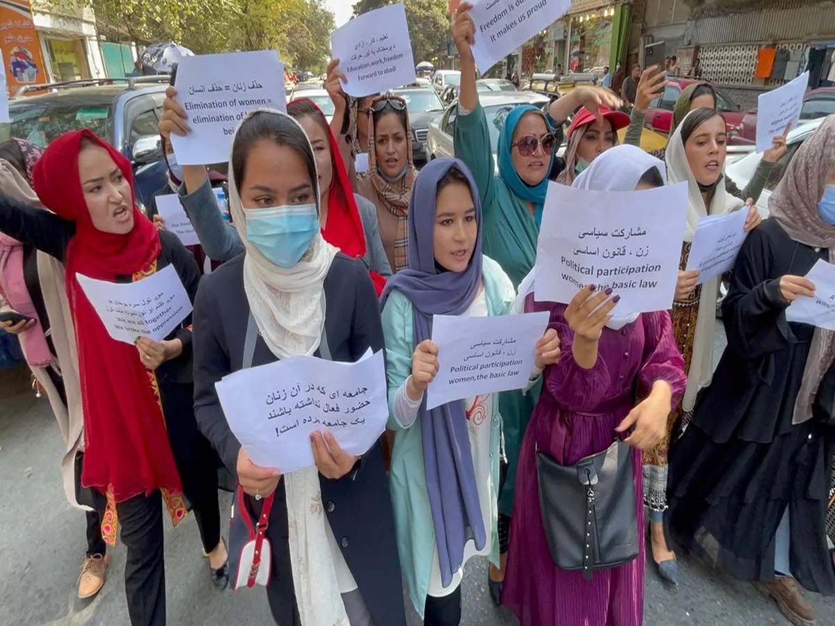 కాబూల్‌లో రోడ్డెక్కిన మ‌హిళా ఉద్యోగులు…