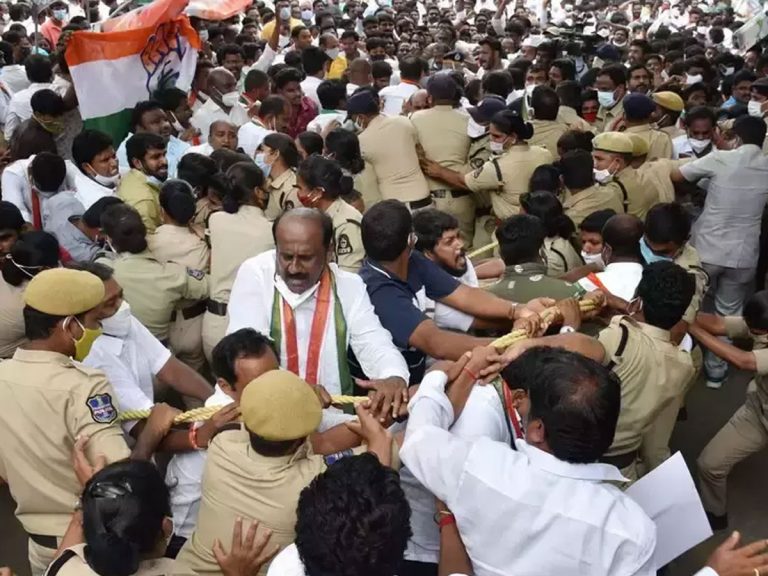 తెలంగాణ కాంగ్రెస్‌ ఎమ్మెల్యేలు అరెస్ట్‌