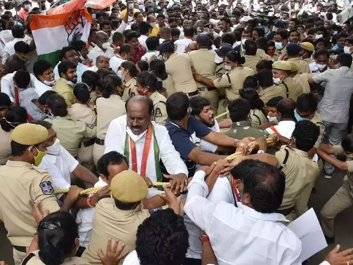 తెలంగాణ కాంగ్రెస్‌ ఎమ్మెల్యేలు అరెస్ట్‌