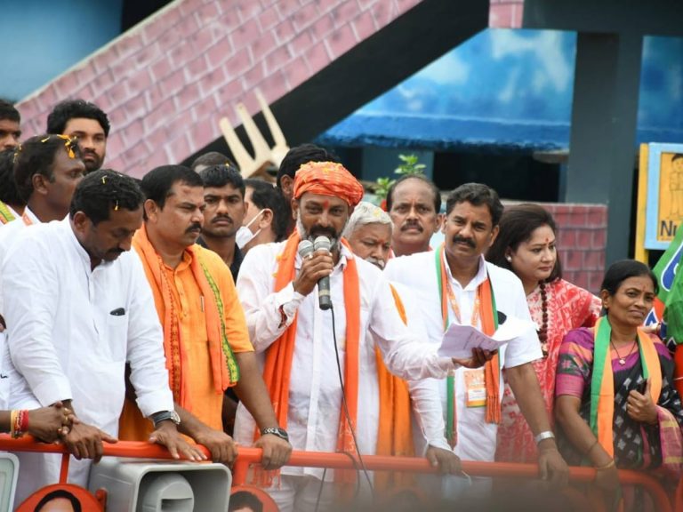 ఏ చార్జీలు పెంచిన ప్రభుత్వాన్ని మేం ఆడ్డుకుంటాం: బండి సంజయ్