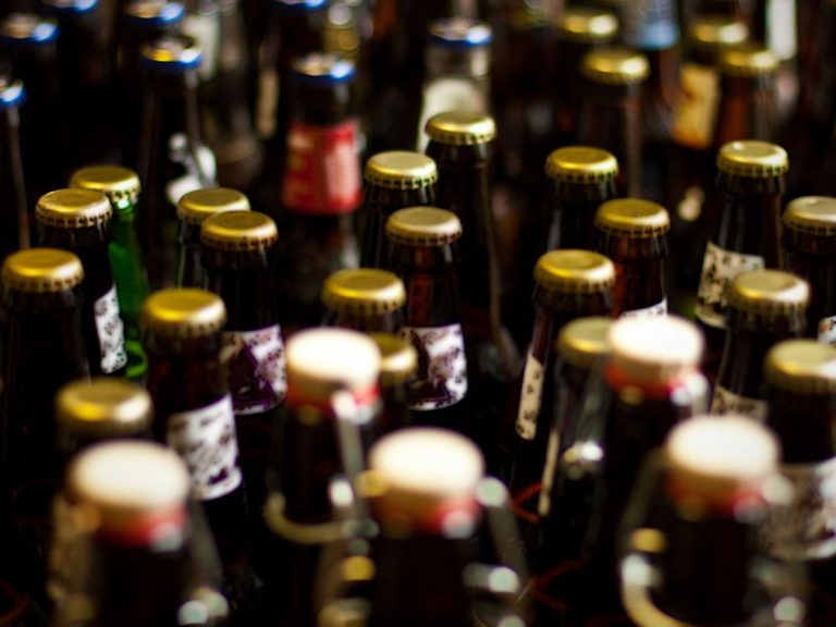 బీరు బాటిల్స్ తీసుకెళ్తున్న లారీ దొంగతనం…