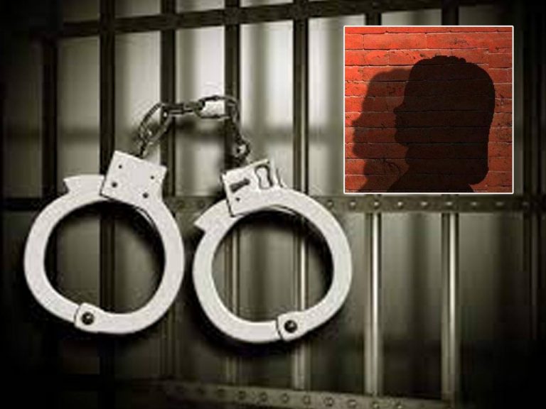 చాక్లెట్ల పేరుతో అసభ్య ప్రవర్తన.. దేహశుద్ధి