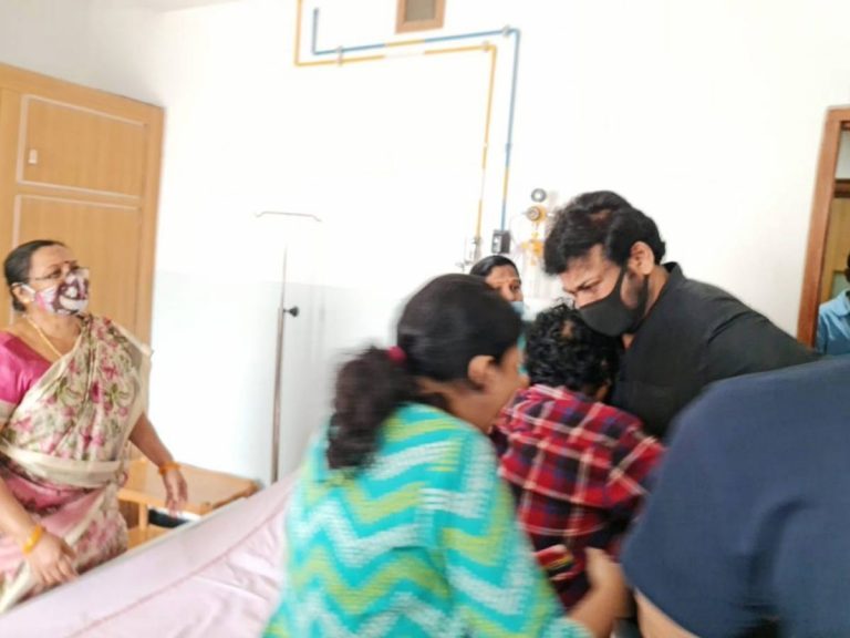 నటుడు ఉత్తేజ్‌ను పరామర్శించిన చిరు, ప్రకాష్ రాజ్