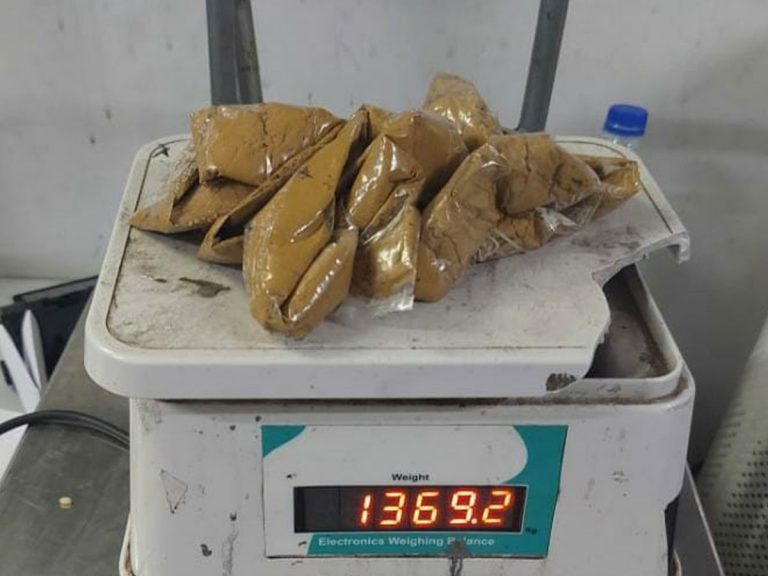 ఢిల్లీ ఎయిర్‌పోర్ట్ లో వెరైటీగా బంగారం స్మగ్లింగ్..