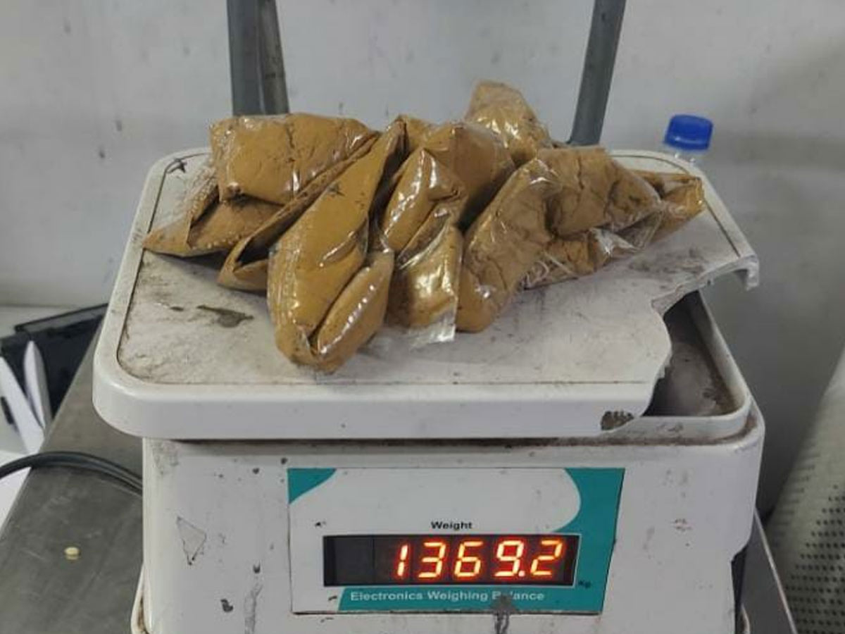 ఢిల్లీ ఎయిర్‌పోర్ట్ లో వెరైటీగా బంగారం స్మగ్లింగ్..