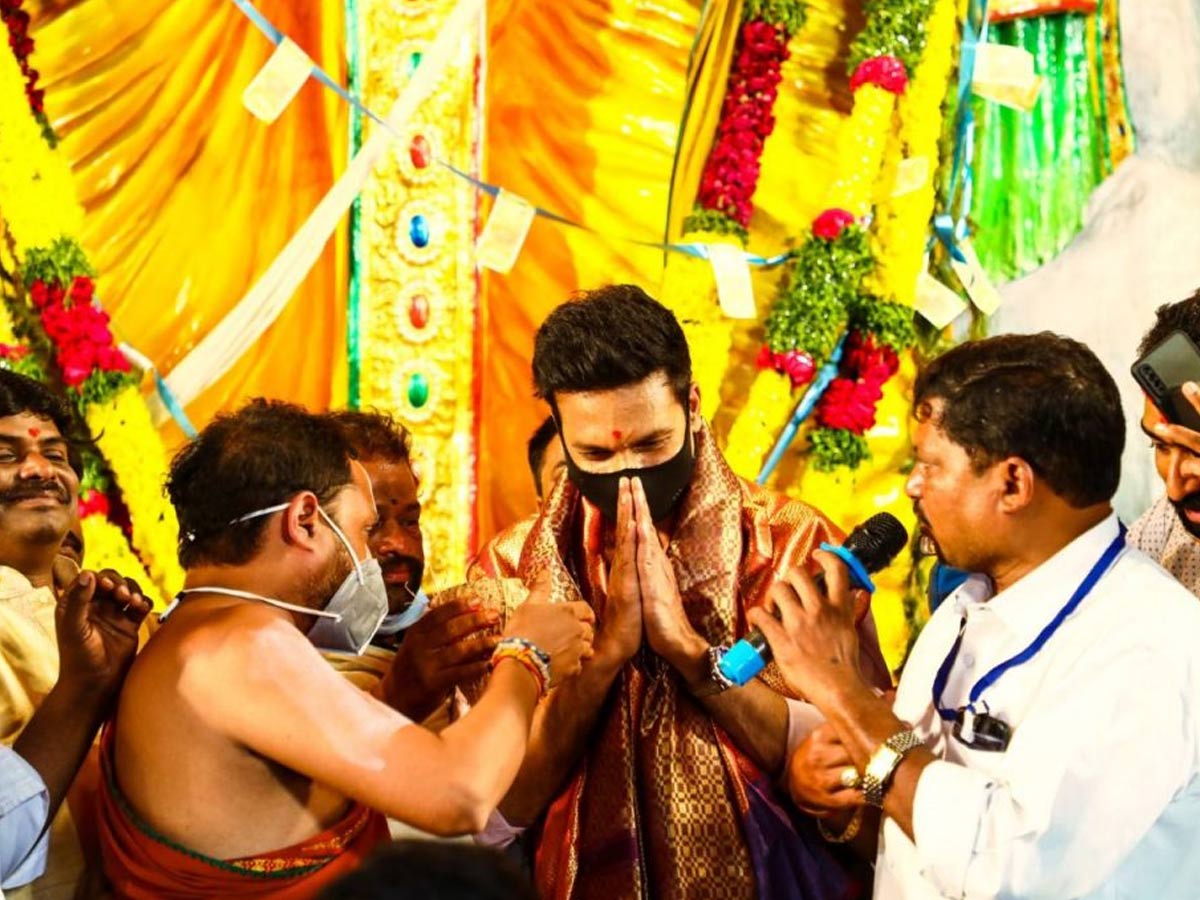 ఖైరతాబాద్ మహా గణపతిని దర్శించుకున్న గోపీచంద్