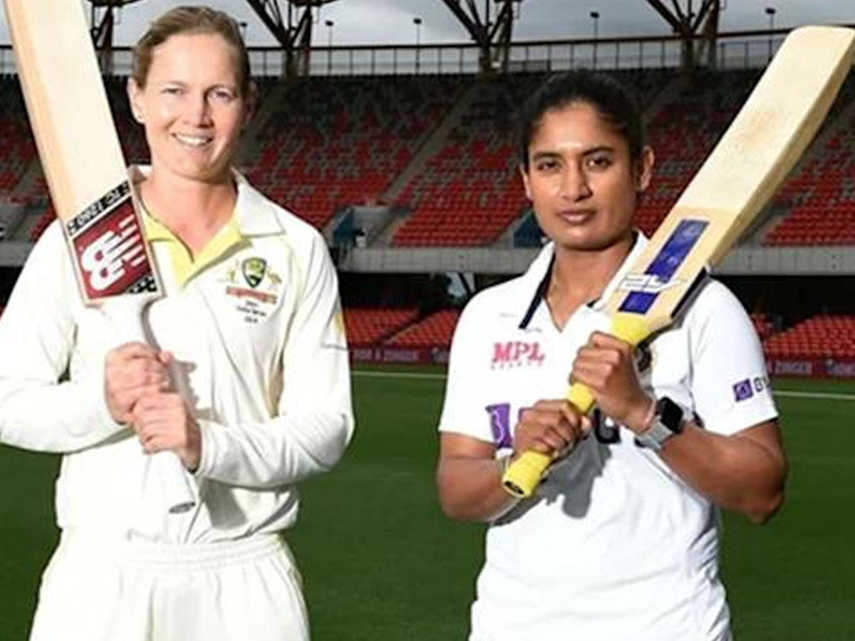 పింక్ టెస్ట్ : టాస్ ఓడి బ్యాటింగ్ కు భారత జట్టు