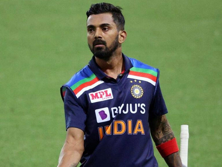 అతనే టీం ఇండియా భవిష్యత్ కెప్టెన్ : గవాస్కర్