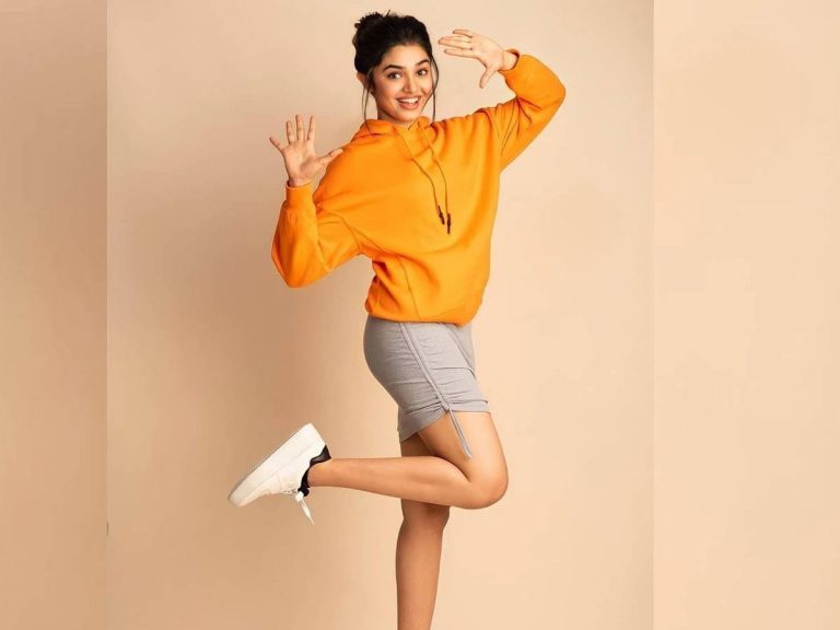 కృతి శెట్టి సరికొత్త అందాల ప్రదర్శణ