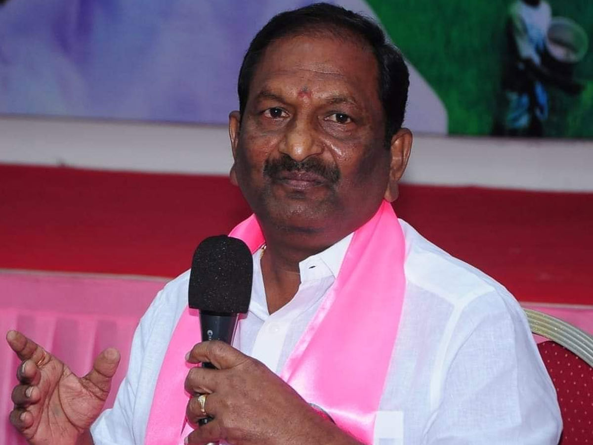 17 ఏళ్ళగా ఉన్న నువ్వు బానిసవి కాదా ఈటల…