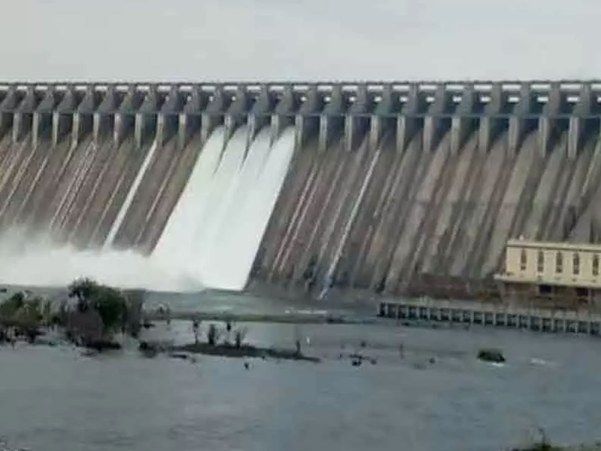 నాగార్జున సాగర్ ప్రాజెక్టుకు కొనసాగుతున్న వరద