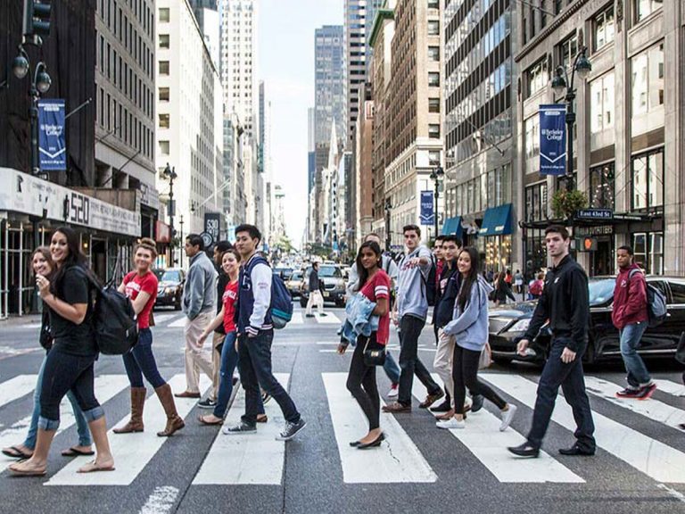 ఆజానుభాహులు కాస్తా పొట్టిగా మారుతున్నారే?