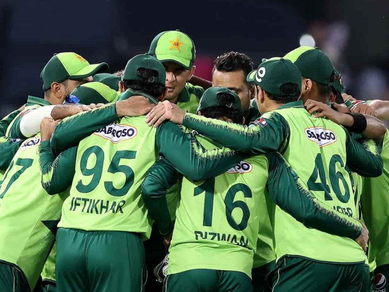 టీ20 వరల్డ్ కప్ : జట్టును ప్రకటించిన పాకిస్థాన్…