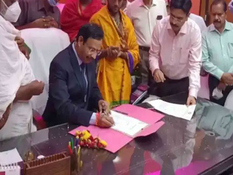 ఆర్టీసీ ఎండీగా బాధ్యతలు చేపట్టిన సజ్జనార్