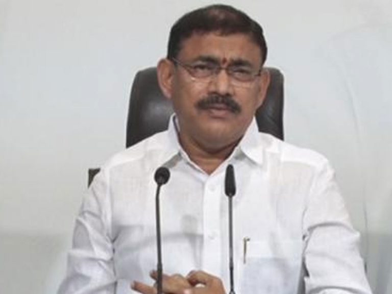 గత ప్రభుత్వం నాణ్యత లోపంతోనే నేడు రోడ్లకు ఈ పరిస్థితి…