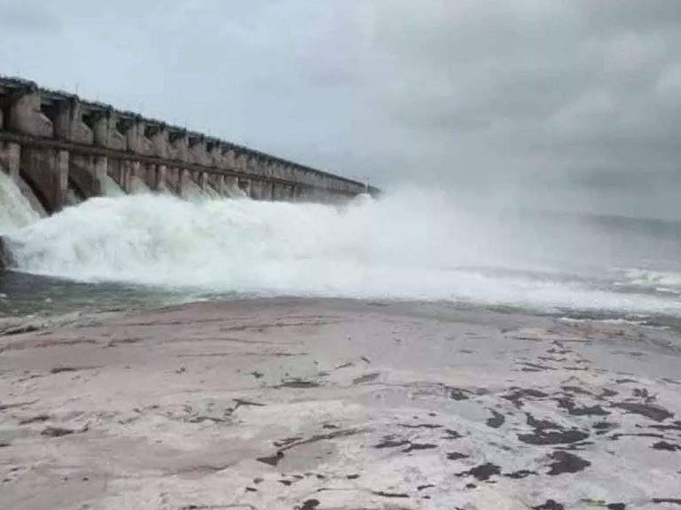 శ్రీరాంసాగర్ ప్రాజెక్టు 32 గేట్లు ఎత్తివేత…