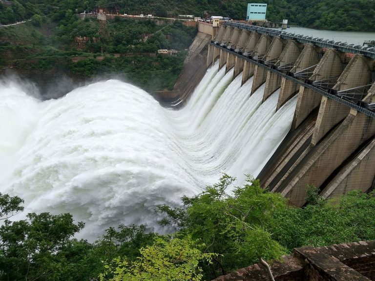 శ్రీశైలం 7 గేట్లు ఎత్తి దిగువకు నీటి విడుదల…