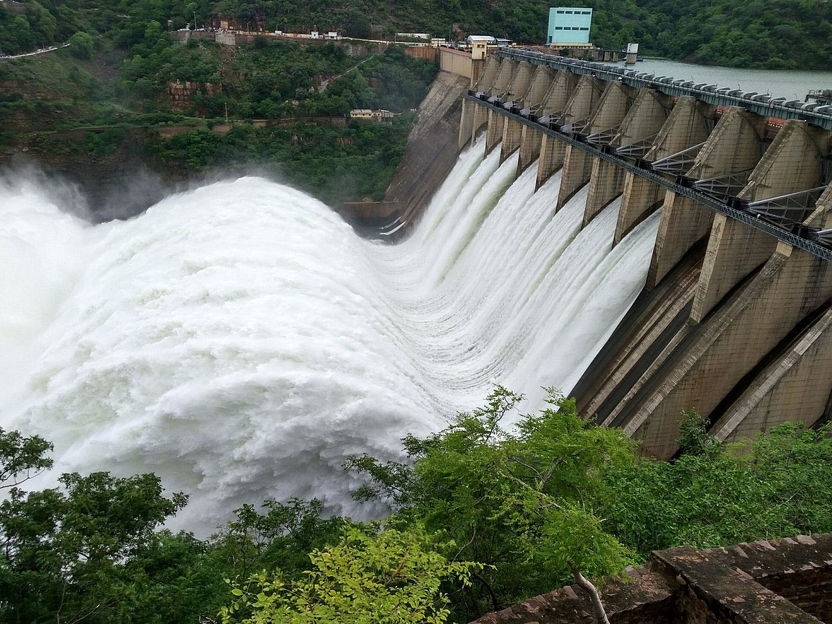 శ్రీశైలం 7 గేట్లు ఎత్తి దిగువకు నీటి విడుదల…