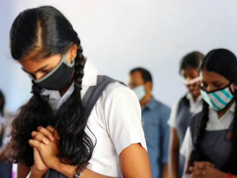 కరోనా భయం: పాఠశాలల్లో విద్యార్థులకు ఏది అభయం?