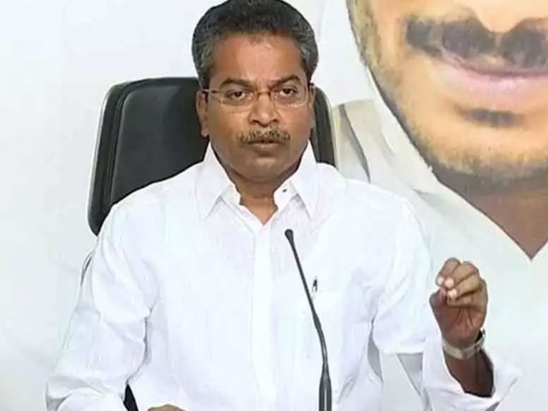 వర్షాలు తగ్గగానే రోడ్ల మరమ్మతు పనులు…