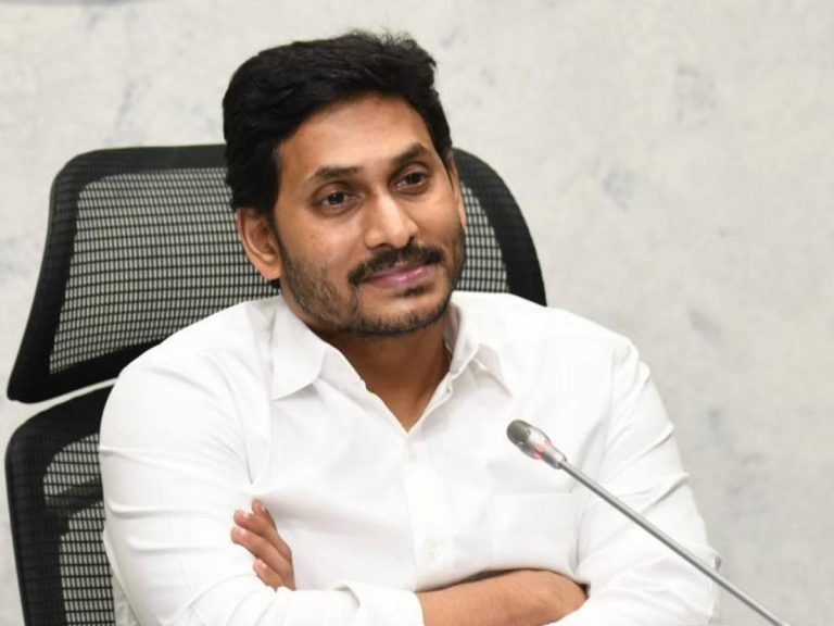 సచివాలయ సిబ్బందికి శిక్షణ కల్పించండి: సీఎం జగన్