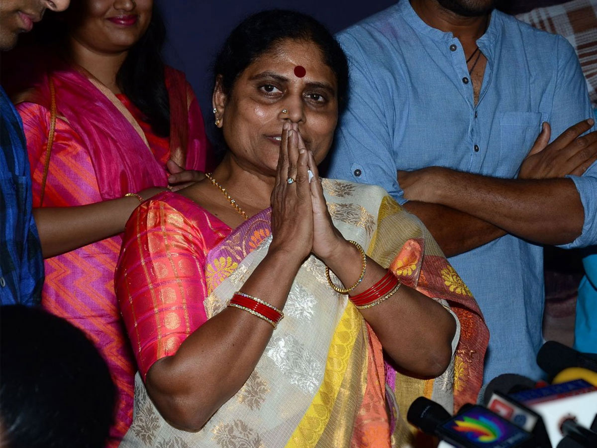 క్లియర్ అజెండా.. ఎవరి రాజకీయం వారిది.. అమ్మ ఒక్కరే సెంటర్ పాయింట్!