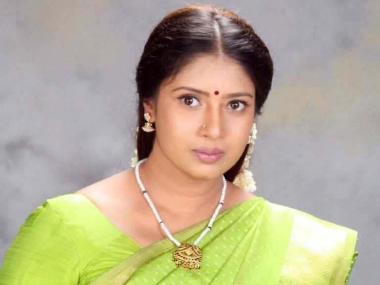 అప్పట్లో సందడి చేసిన సంఘవి!