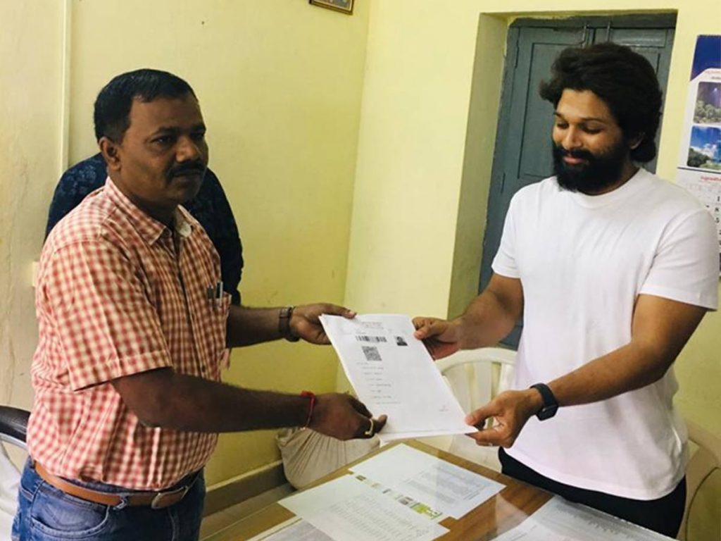 Allu Arjun Visited Shankar Palli Registration Office