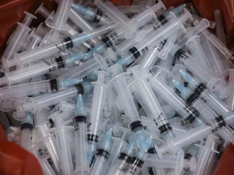 కేంద్రం కీలక నిర్ణయం:  సిరంజీలపై ఎగుమతులపై పరిమితులు…