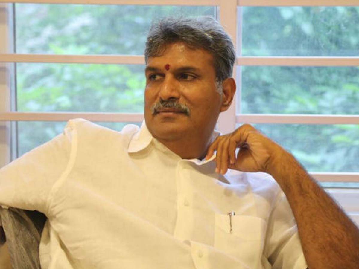 బెజ‌వాడ రాజ‌కీయం:  కేశినేని భ‌వ‌న్‌లో చంద్ర‌బాబు ఫొటోలు తొల‌గింపు…