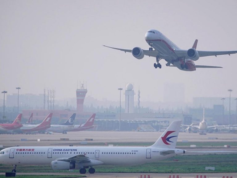 అంతర్జాతీయ విమాన సర్వీసులపై చైనా కీలక నిర్ణయం
