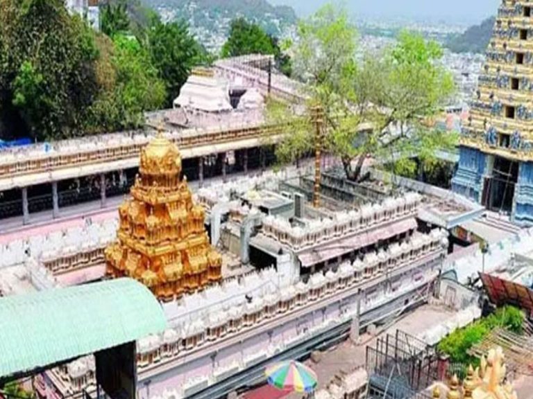 ద‌స‌రా శ‌ర‌న్న‌వ‌రాత్రి ఉత్స‌వాల‌కు సిద్ధ‌మ‌వుతున్న ఇంద్ర‌కీలాద్రి…