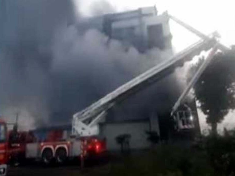 సూర‌త్‌లో భారీ అగ్నిప్ర‌మాదం…