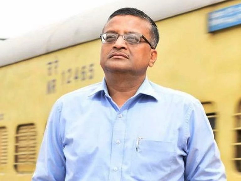 నిజాయతీకి ప్రతిఫలం.. 54వ సారి IAS అధికారి బదిలీ