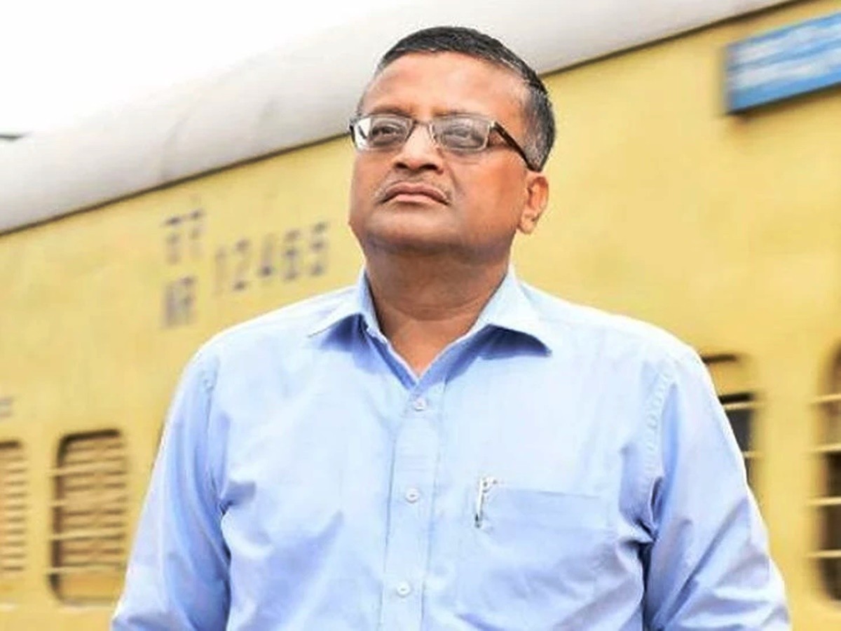 నిజాయతీకి ప్రతిఫలం.. 54వ సారి IAS అధికారి బదిలీ