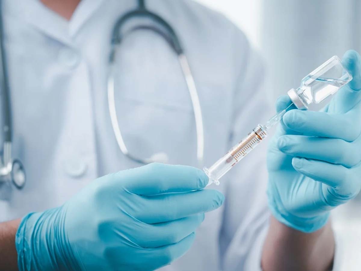 ఒక‌సారి టీకా తీసుకుంటే… ఏడాది పాటు…