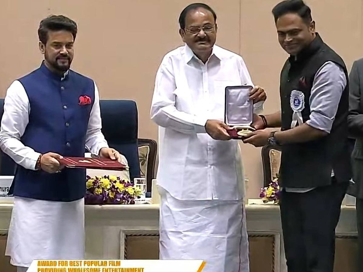 “మహర్షి”కి రెండు జాతీయ అవార్డులు… అందుకున్న దిల్ రాజు