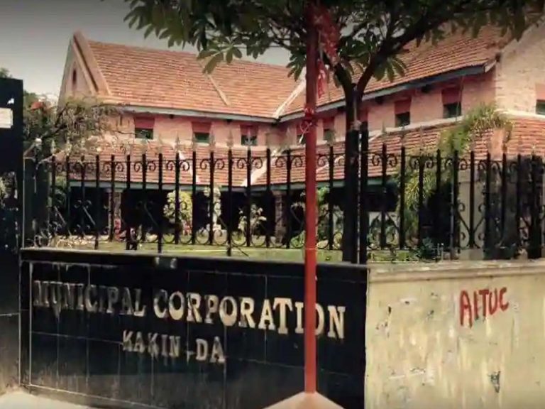 కాకీనాడ మేయ‌ర్‌పై అవిశ్వాసం… ప‌ద‌వి కోల్పోయిన సుంక‌ర పావ‌ని…