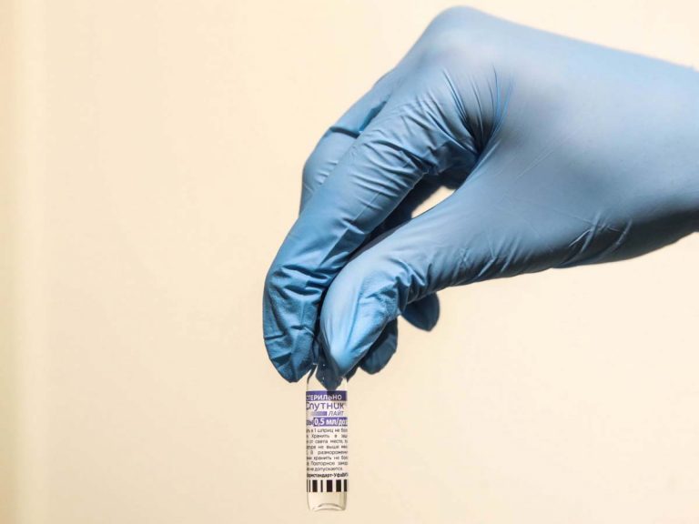 స్పుత్నిక్ వీ వ్యాక్సిన్‌కు షాకిచ్చిన ఆఫ్రికా… ఆ వ్యాక్సిన్ వాడితే…