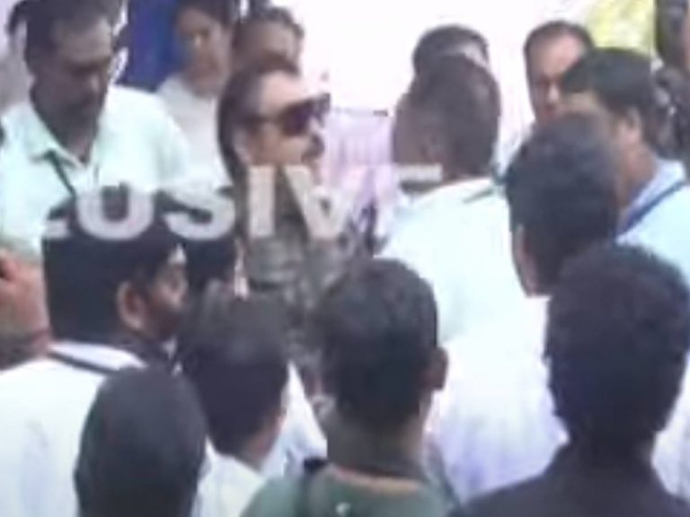 “మా” ఎలక్షన్స్ : నరేష్, ప్రకాష్ రాజ్ మధ్య తీవ్ర వాగ్వివాదం