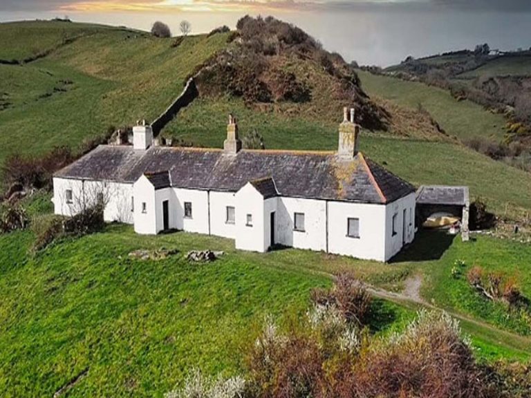 క‌రెంట్‌, నీరు లేని ఆ ఇంటి ఖ‌రీదు ఐదు కోట్లా…!!