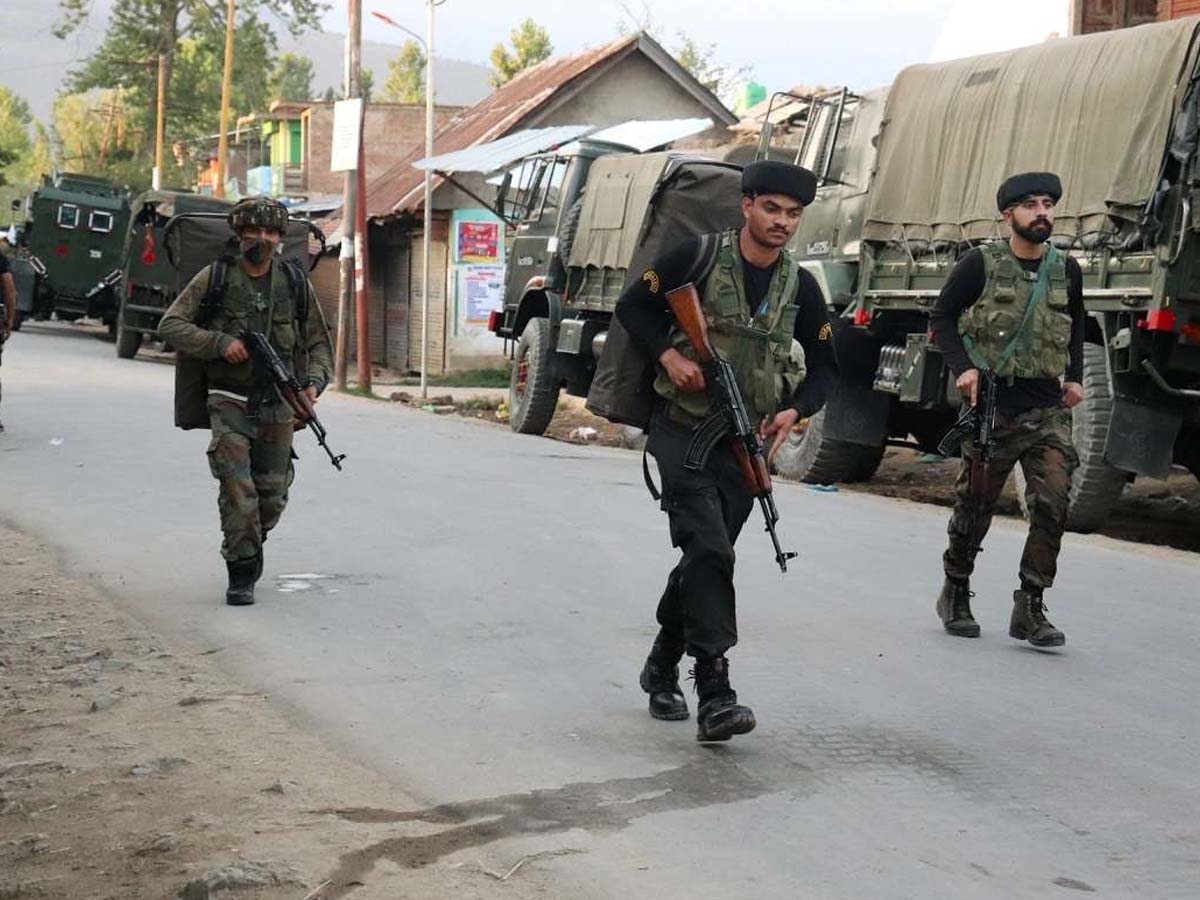 ఢిల్లీలో పాక్ ఉగ్ర‌వాది అరెస్ట్‌… కాశ్మీర్‌లో ముగ్గురు తీవ్ర‌వాదులు హ‌తం…