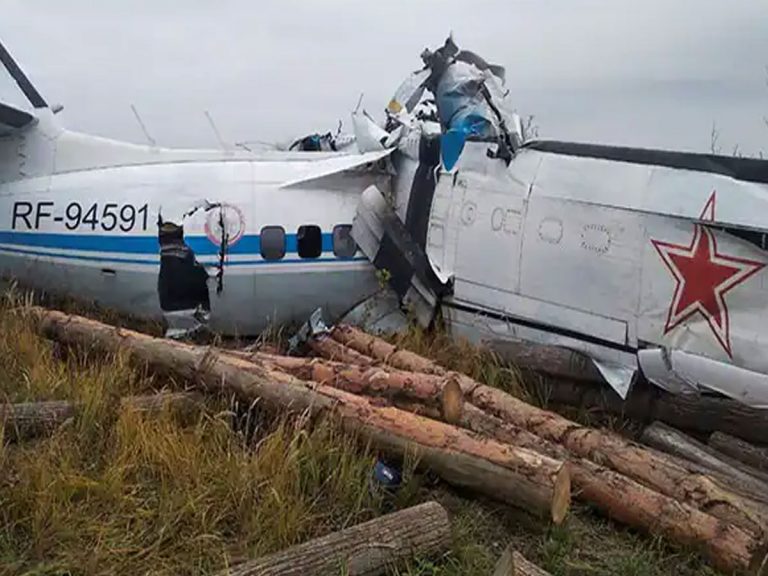 కూలిన విమానం.. 16 మంది మృతి