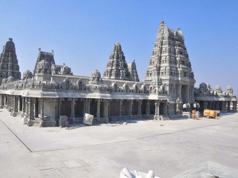 Yadadri : ప్రారంభమైన దర్శనాలు.. పోటెత్తిన భక్తులు..