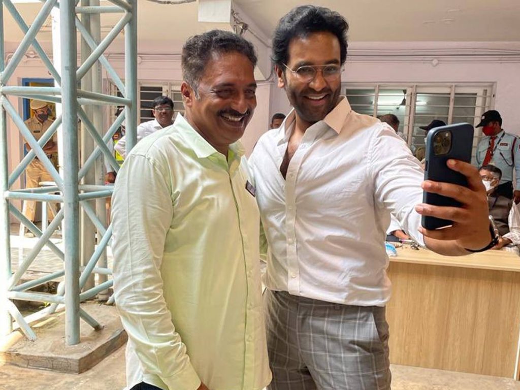 Manchu Vishnu Selfi with Prakash Raj Goes viral