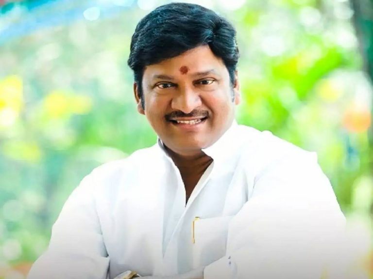 కనకదుర్గమ్మ సేవలో రాజేంద్రప్రసాద్… ‘మా’పై నో కామెంట్స్