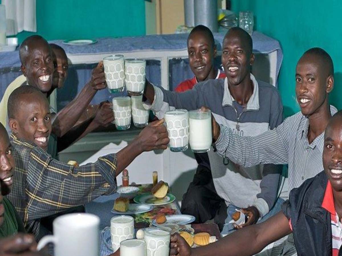 అక్క‌డ పాలు తాగేందుకే బార్ల‌కు వెళ్తుంటార‌ట‌…