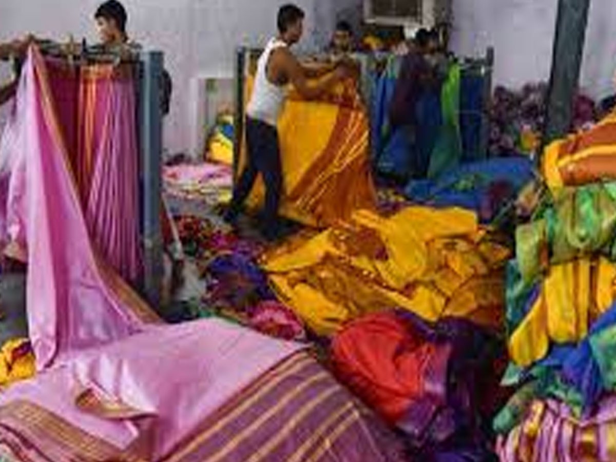 మహిళలకు శుభవార్త.. నేటి నుంచి బతుకమ్మ చీరల పంపిణీ