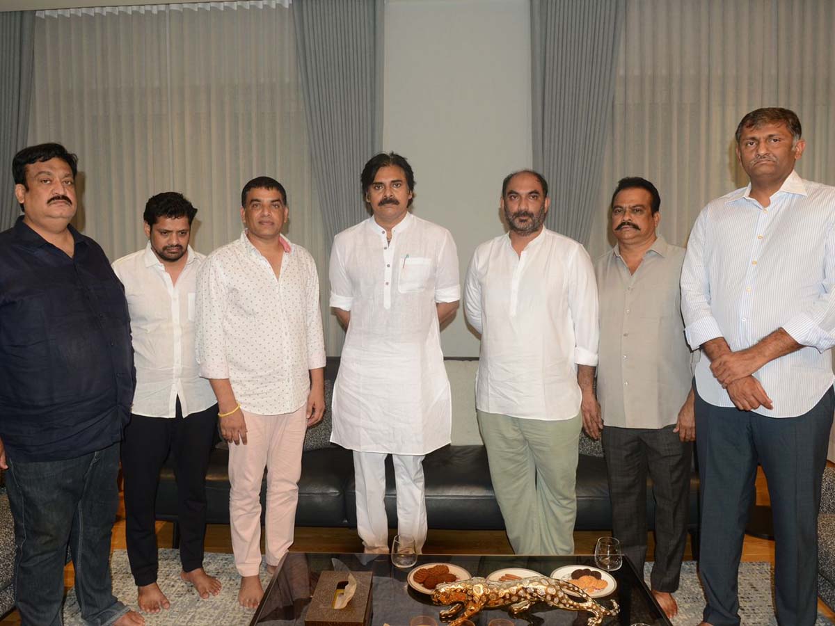 ప‌వ‌న్‌ను క‌లిసిన తెలుగు సినీ నిర్మాత‌లు…